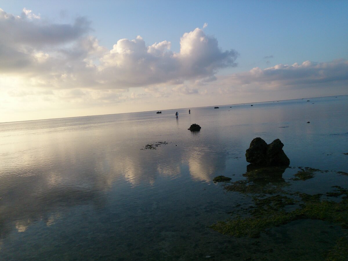 石垣島　白保の釣り人