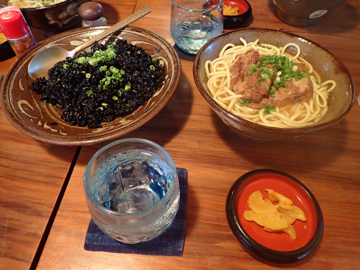 イチオシはイカ墨ジューシー