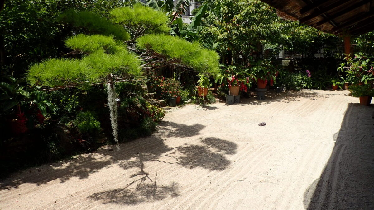 あしびうなぁの中庭