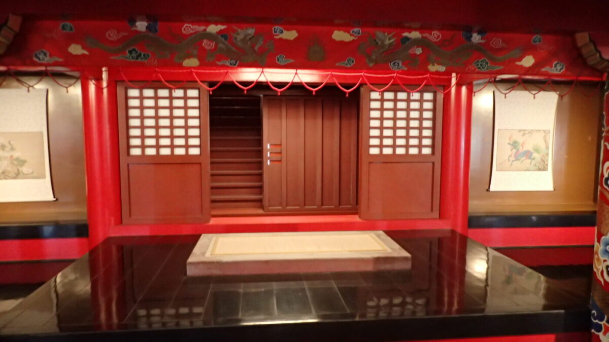 正殿の中