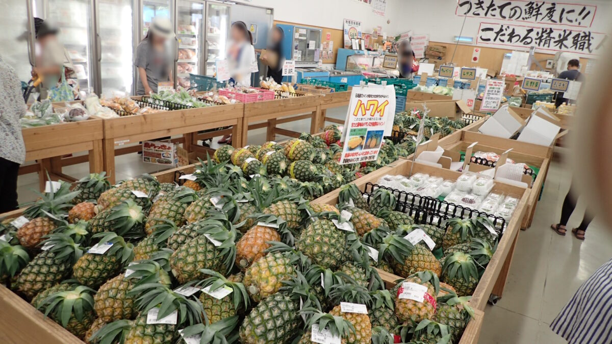 ゆらてぃく市場のパイナップル