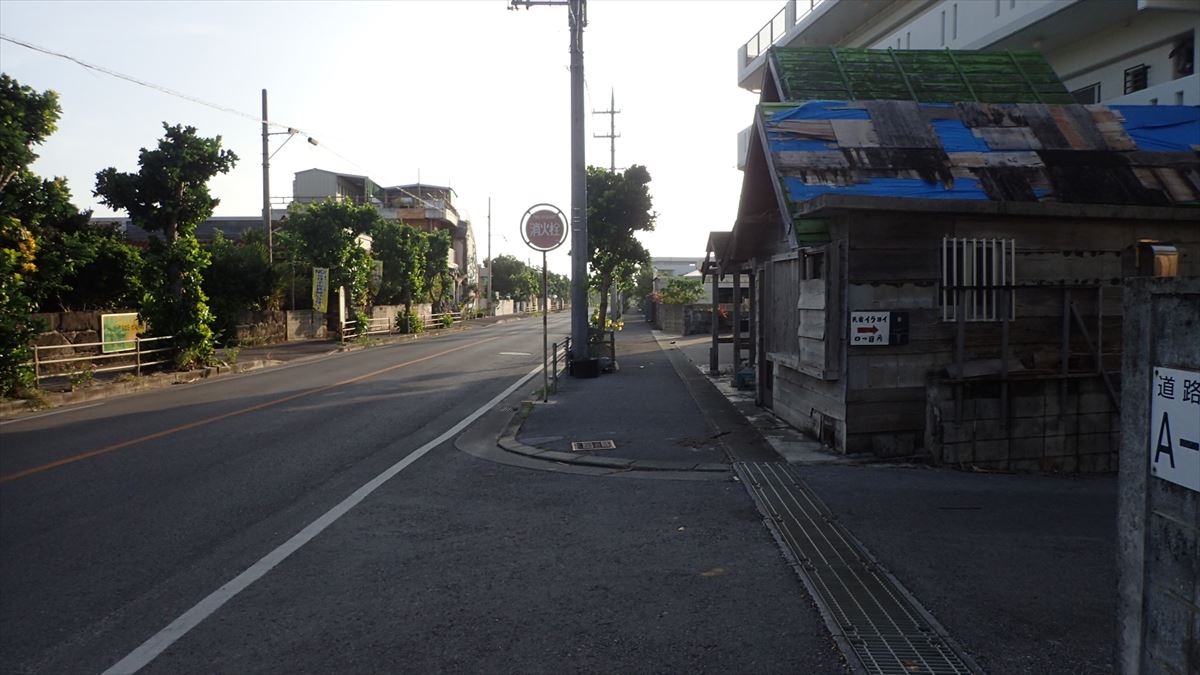 普通に車を運転していたら見逃す