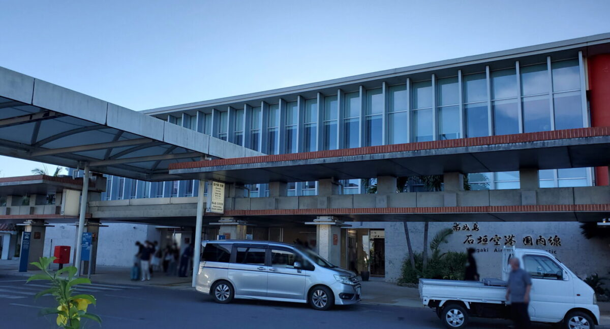 石垣空港は混み合ってました