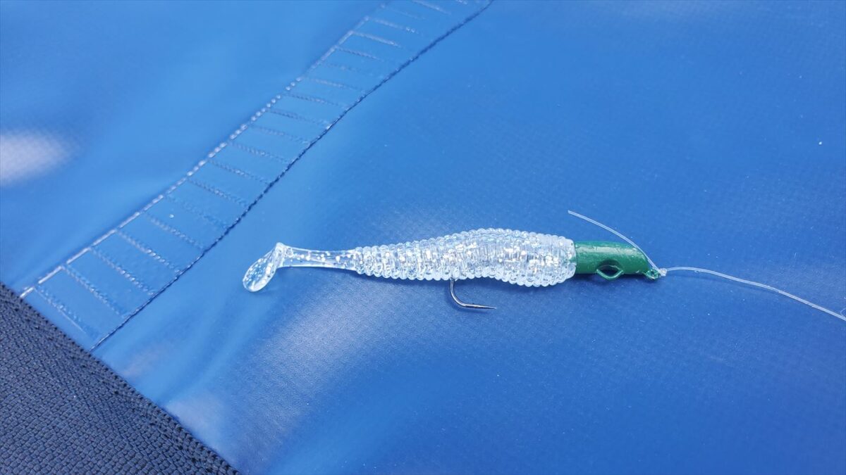 2gのジグヘッドとダイソーシャッドテールワーム