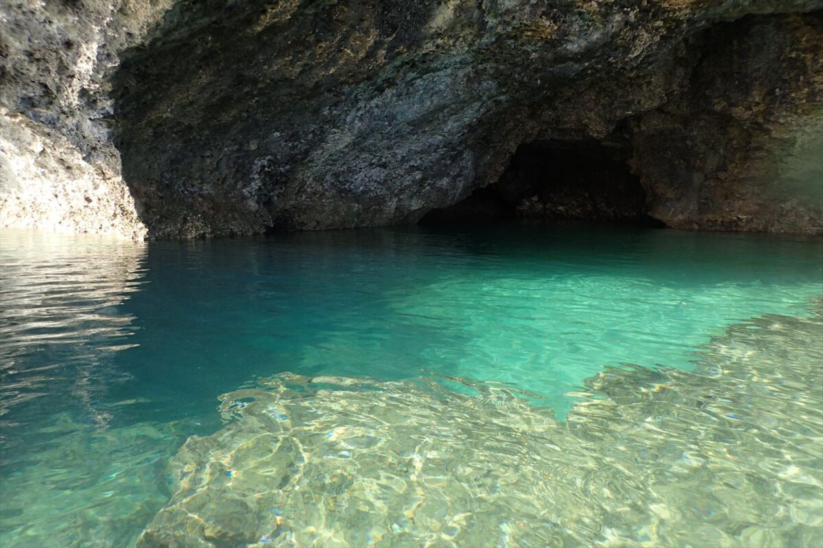 石垣島の青？の洞窟