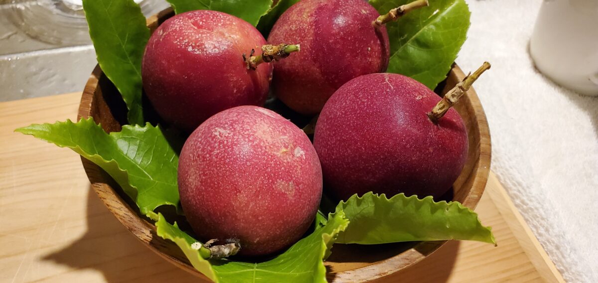 パッションフルーツの食べ方知ってますか？