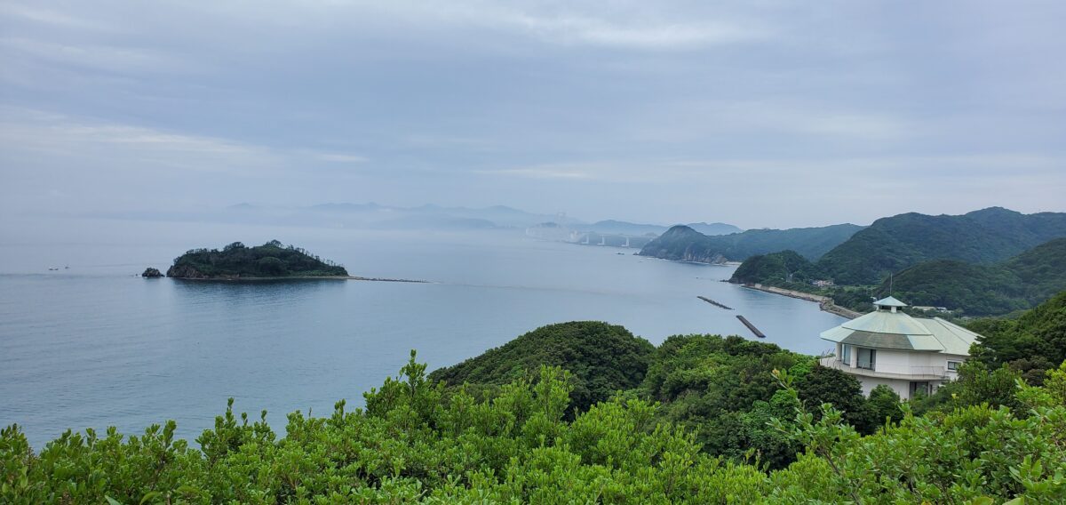 中央奥が鳴門海峡大橋