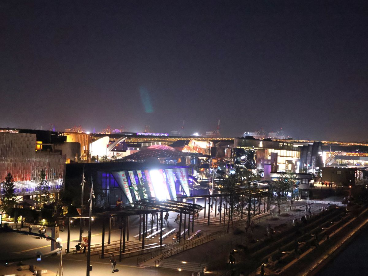 大屋根リング南エリアからパビリオン