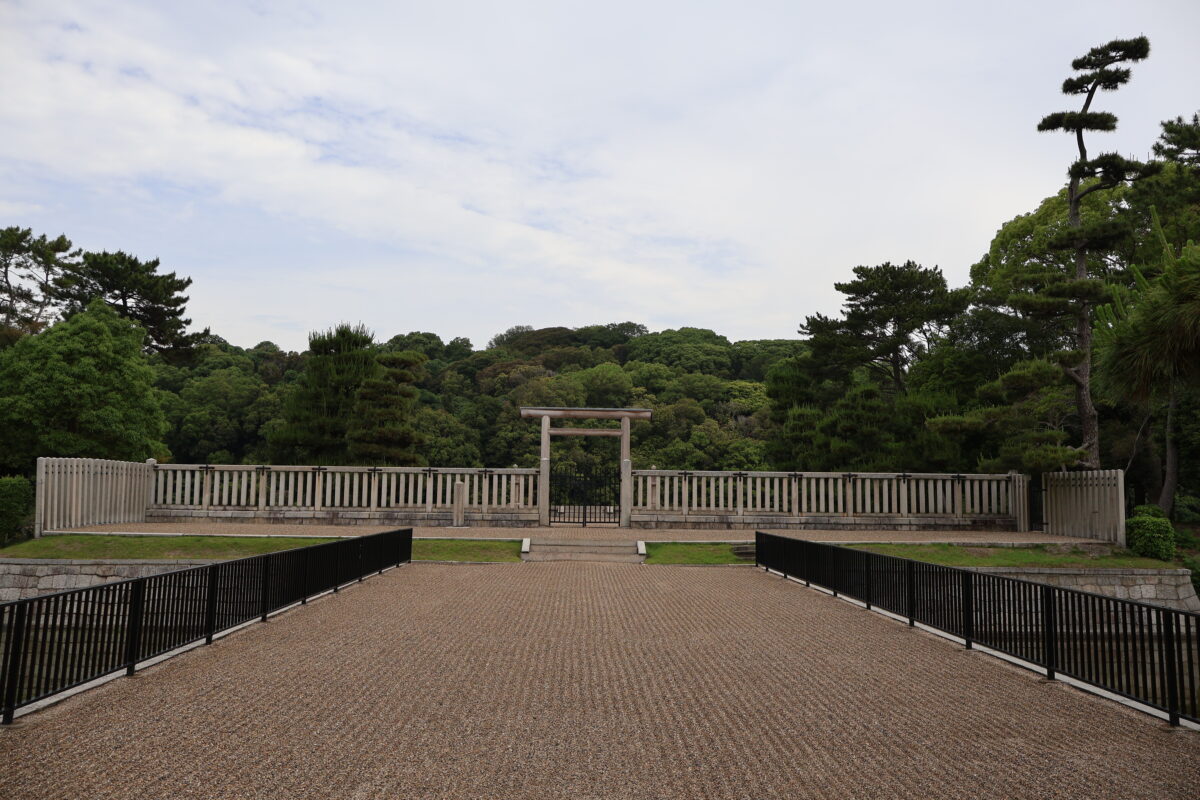 看板には仁徳天皇陵古墳と書かれていました。