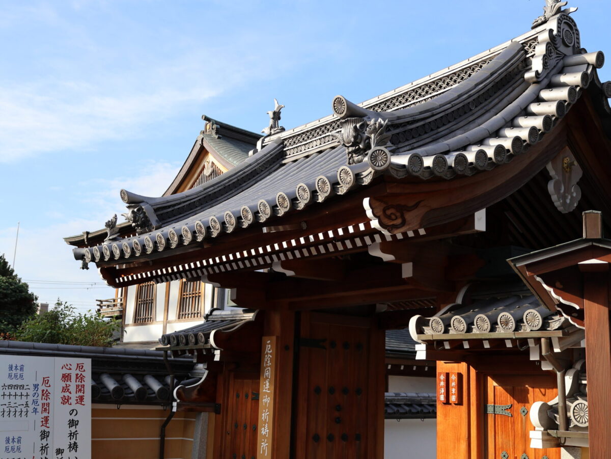 宝蔵院の立派な鬼瓦