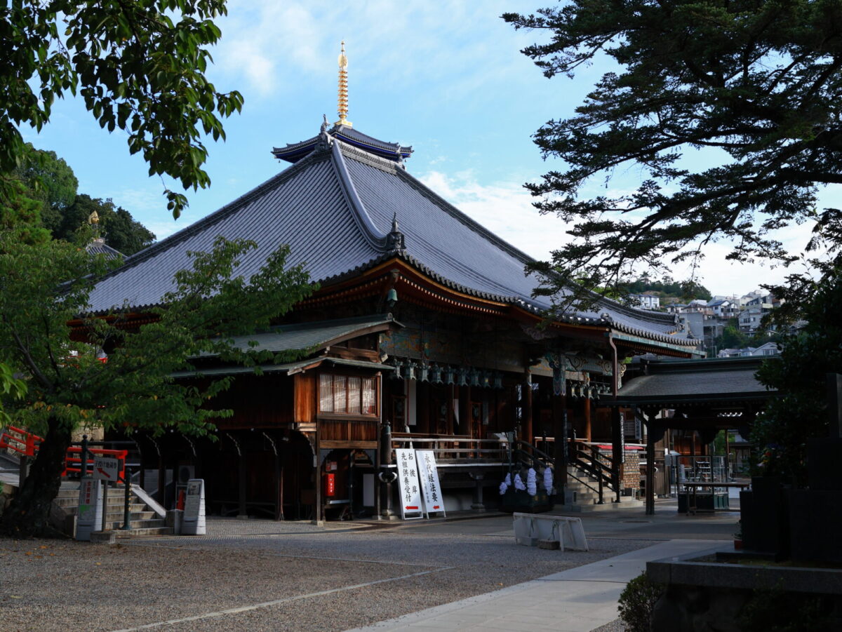 7時台の中山寺本堂