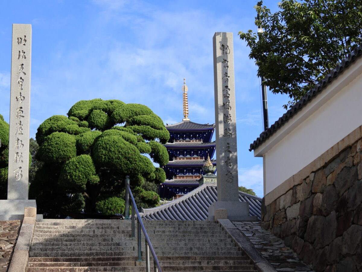 中山寺最初の階段
