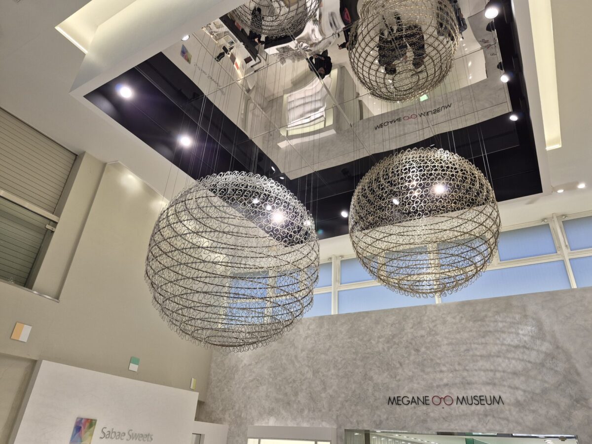 めがねミュージアムフロントのオブジェ